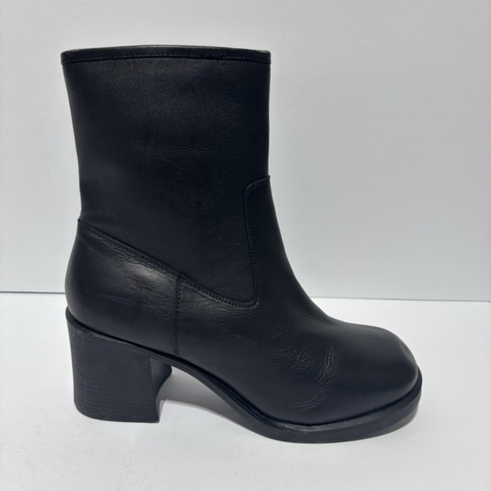 Secret Celebrity Living It Up Women’s Black Platform Boots, Size 10 M